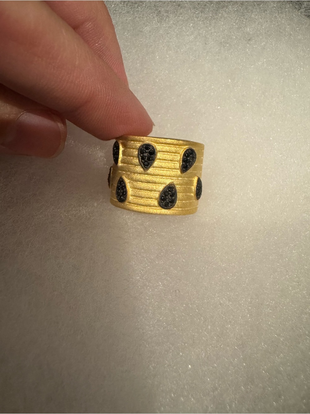 Freida Rothman TEARDROPS OF PAVÉ CIGAR BAND RING - Picture 4 of 4
